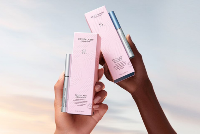 REVITALASH OPĚT OBLÉKL RŮŽOVOU